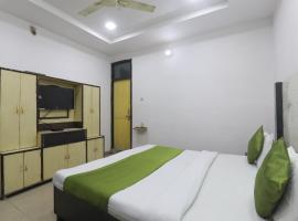 Hotel Dayal，位于勒克瑙Chaudhary Charan Singh International Airport - LKO附近的酒店
