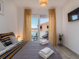 Apartmani Luce Trogir，位于特罗吉尔的自助式住宿