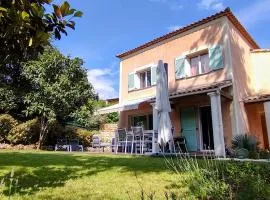 Villa dans un puits de verdure avec piscine résidentielle