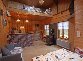 Chalet cosy proche de Gérardmer et Colmar - Nature, WIFI, 2 chambres, terrasse, garage - FR-1-589-306，位于普兰凡的酒店