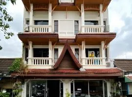 Holiday House Kata & Karon Phuket Hotel