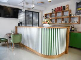 Merak Rooms & Caffe Bar，位于沙巴茨的住宿加早餐旅馆