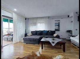 Apartamento con piscina y cerca de la playa，位于贝尼卡西姆的海滩短租房