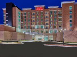 Hampton Inn & Suites Owensboro Downtown Waterfront，位于欧文斯伯勒Owensboro-Daviess County - OWB附近的酒店