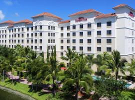 棕榈滩花园希尔顿花园酒店，位于棕榈滩花园的带按摩浴缸的酒店