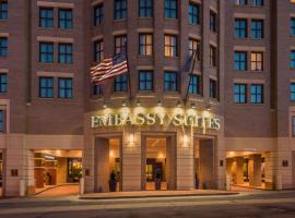 Embassy Suites by Hilton Alexandria Old Town，位于亚历山德里亚Washington Masonic National Memorial附近的酒店