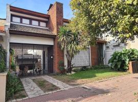 Casa 5 personas. Calle principal Cañuelas，位于卡尼乌拉斯的公寓