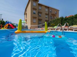 Apartment Pool&Garden，位于里耶卡的带泳池的酒店