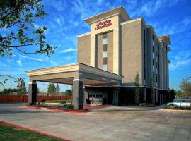 Hampton Inn & Suites-Moore，位于摩尔的酒店