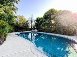 Charming 1 BR Poolside Retreat - Lou2-Bur