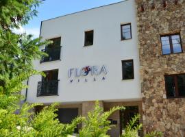FloraVilla，位于劳耶克特普利采拉耶斯凱特特普里斯温泉水疗附近的酒店
