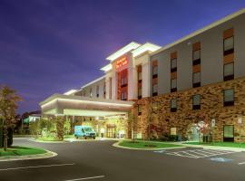 格伦登/华盛顿特区汉普顿套房酒店 ，位于拉戈学院公园机场 - CGS附近的酒店