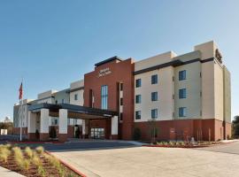 Hampton Inn & Suites Sacramento at CSUS，位于萨克拉门托加州州立大学萨克拉门托分校附近的酒店