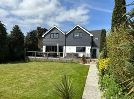 Luxury Air Conditioned 6 Bedroom Hythe Seaside