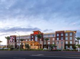 Hampton Inn & Suites Buena Park，位于博伟公园赛丽托斯表演艺术中心附近的酒店