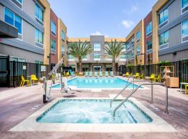 Home2 Suites By Hilton Carlsbad, Ca，位于卡尔斯巴德北阿尔加社区公园附近的酒店