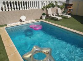 VV 'VALDECONCHA', piscina climatizada privada y vistas al mar，位于卡勒达德福斯特的酒店