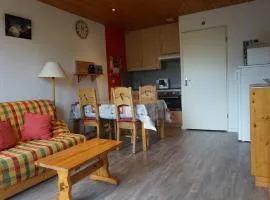 Appartement à Méaudre - 4 pers, proche centre, balcon, parking - FR-1-737-9