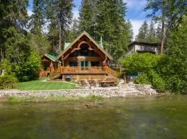 Moosehead Lodge by NW Comfy Cabins