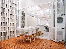 Hi-bear nation Villa near Lembang Zoo，位于伦邦的酒店