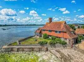 Pass the Keys Historic Waterfront Home in Bosham