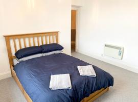 2 bed flat, 1 bed flat Torquay, Torbay, Devon，位于托基的酒店