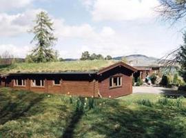 Log Cabin Hotel，位于柯克麦科尔的酒店
