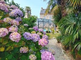 Le Manoir de Kérofil ** Gîte et chambres d'hôtes **，位于GuiclanSaint-Thégonnec Parish Close附近的酒店