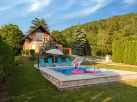 Villa Tratea - With Pool，位于Tomić Draga的带泳池的酒店