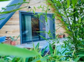 Unique wooden villa with pool，位于奥林匹亚达的度假屋