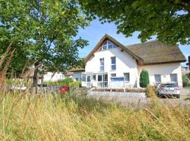 Strandhaus Mönchgut Bed & Breakfast Lobbe，位于洛布的酒店