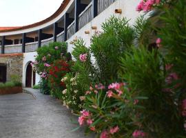 Logis Hôtel Restaurant Le Top du Roulier，位于Capendu的酒店