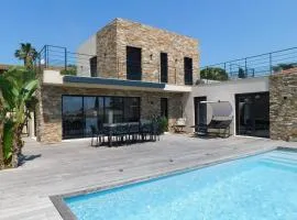 Stunning air-conditioned villa "Ronsard" with swimming pool
