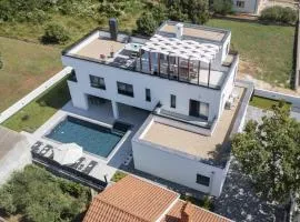 CROWONDER Mila Prestige Villa with Heated Swimming Pool, Jacuzzi and Sauna