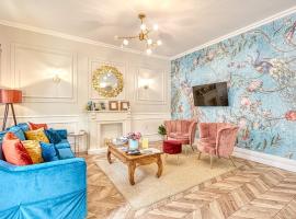 The Doors Boutique Apartments，位于莫雄马扎尔古堡的带热水浴缸的酒店