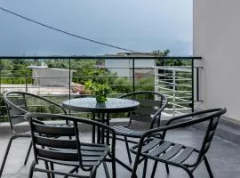 Pagani Green - Luxury Maisonette B1