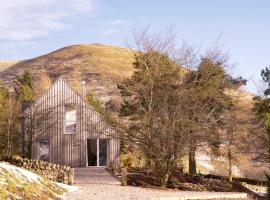 Eastside Woodshed - Pentland cabin set in the hills near Edinburgh，位于佩尼库克的酒店