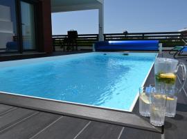 Luxury Oceanview Villa with Private Pool，位于埃里塞拉的度假屋