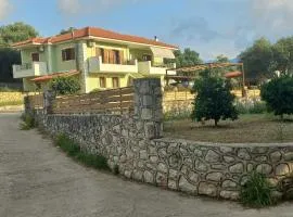 Dimitris Hidden Paradise - Three bedroom apartment