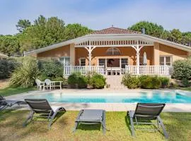 villa familiale dans cadre exceptionnel, piscine chauffée-AG19