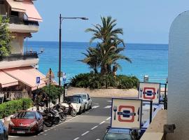 Studio entre plages et Monaco climatisé parking，位于罗克布吕讷-卡普马丹的公寓