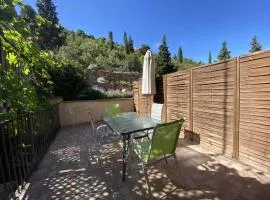 Apartamentos Casa Lola Beceite, terraza y barbacoa