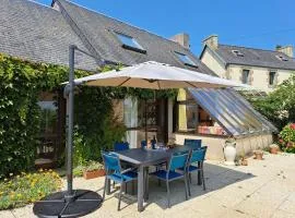 Holiday Home in Cleder near Sandy Beaches