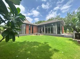 BK's Villa at Kensville Golf & Country Club，位于Nānodra的酒店