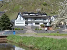 Pension Mosella , Wohnung mit Balkon und Moselblick