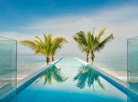 Beautiful Oceanfront Suite by Moikka Rentals，位于巴亚尔塔港的酒店