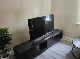 Sleek 4 bed Apartment with 2 bathrooms