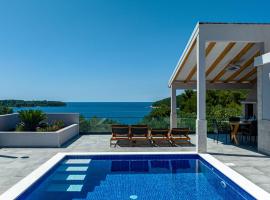 Villa Blue Panorama，位于尼亚卢卡的海滩短租房