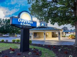Days Inn & Suites by Wyndham Colonial，位于威廉斯堡的酒店