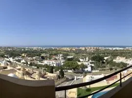 Apartamento con vistas panorámicas al mar, golf, puerto deportivo